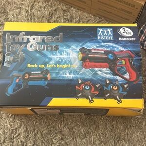Kids Infrared Toy Guns Set - Red and Blue includes 2 vest and 2 guns new in box